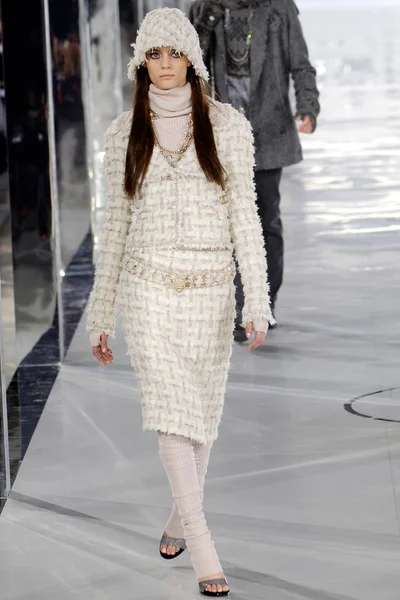 Look 28